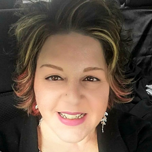 Meet your Posher, Laura - Picture 1 of 1